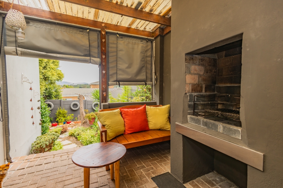 3 Bedroom Property for Sale in The Crest Western Cape